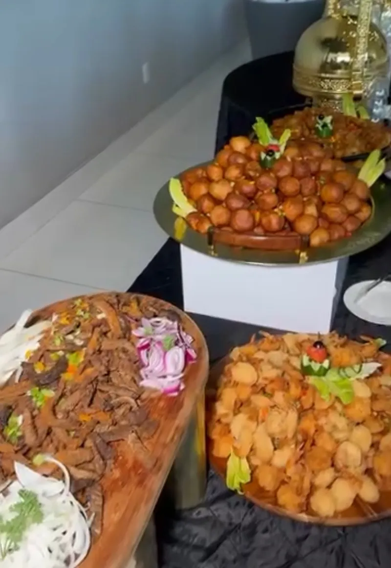 Nigerian small chops: puff puff, spiced beef with sliced onions and fried snacks on wooden platters Tag: Small chops