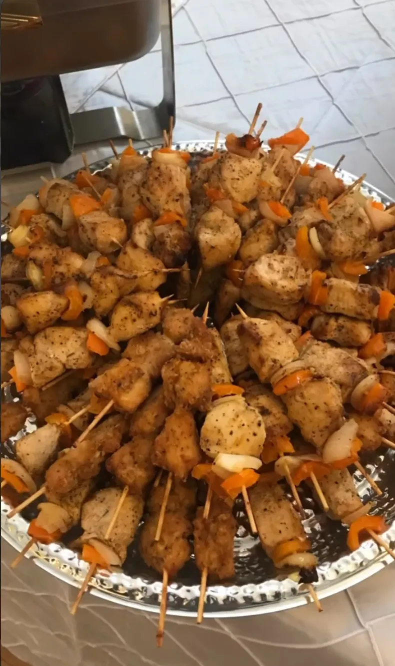 07-chicken-kebabs.jpg Silver tray of chicken kebabs with peppers and onions
